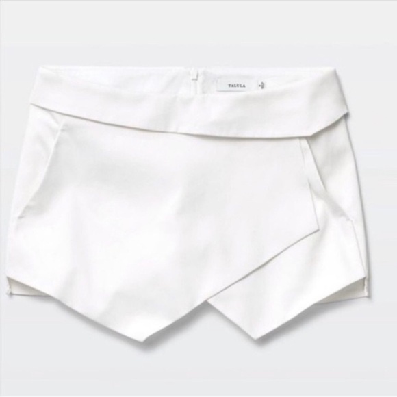 ARITIZIA Talula white Berklee Skort Size 2 - Picture 5 of 5